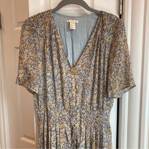 Flowy floral buttoned summer dress